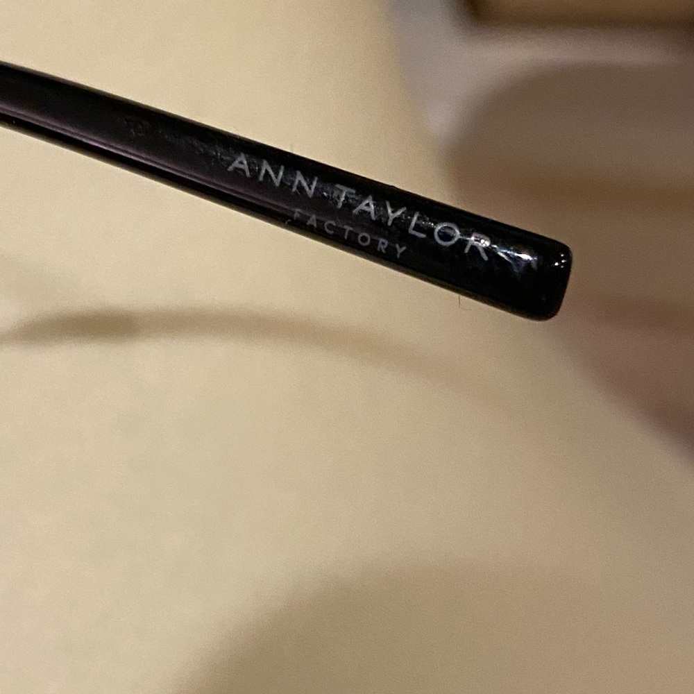 Ann Taylor aviator sunglasses - Picture 3 of 4